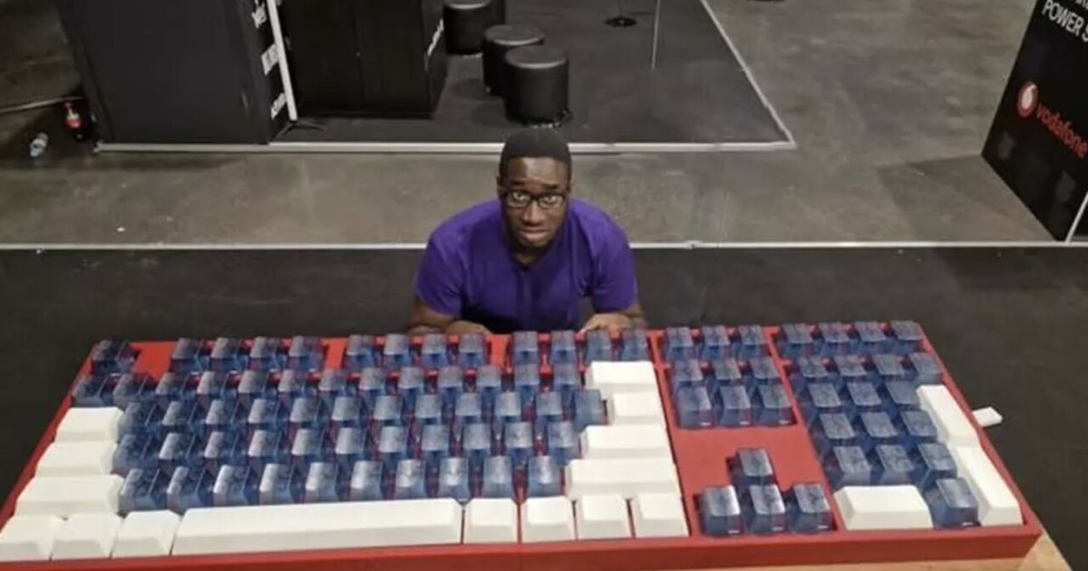 Посмотрите на гигантскую клавиатуру размером с телевизор (видео)