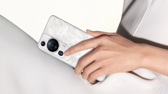 Вал новинок Huawei: гибкий Mate X3, камерофон Huawei P60 и «капли для ушей»