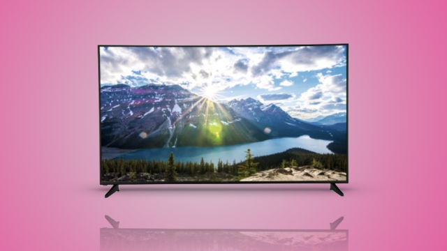 Огромный 4K Smart TV «Витязь» отдают с жирной скидкой на «СберМегаМаркете»