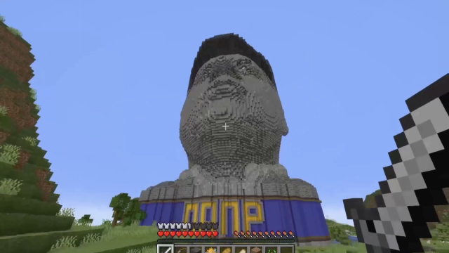 Жириновскому построили памятник в Minecraft
