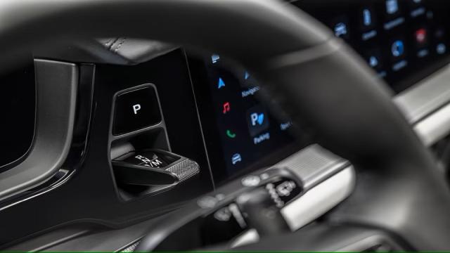 Не все инновации полезны: в автомобили стали возвращать физические кнопки — водители возненавидели сенсорные экраны