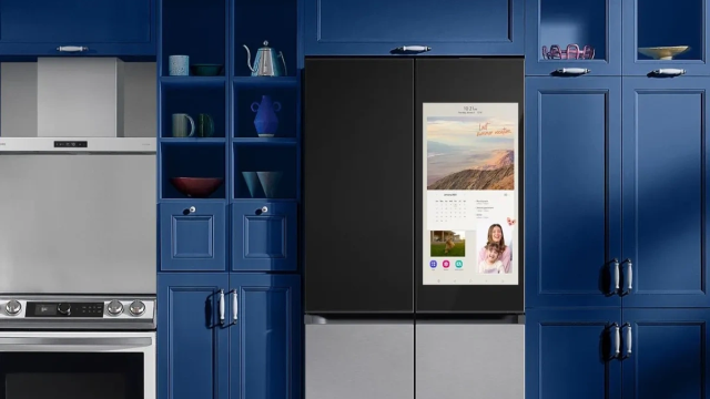 Samsung открыла предзаказы на новый планшет за $5000 — он идет в комплекте с холодильником