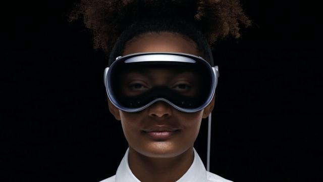 Apple представила гарнитуру смешанной реальности Vision Pro за $3,5 тыс.