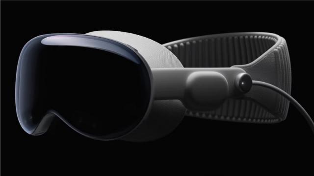 Apple представила Vision Pro — AR/VR-гарнитуру за $3499