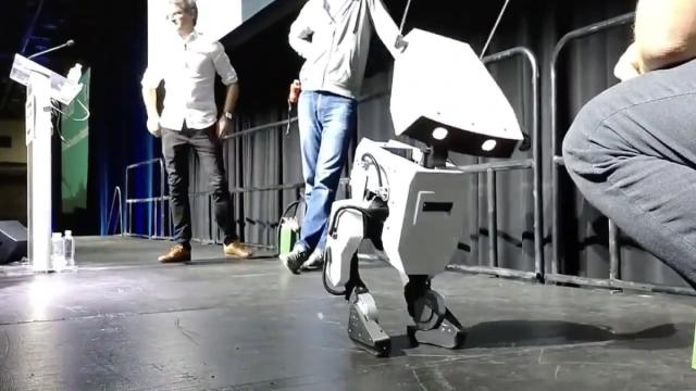 Disney показала милого двуногого робота (видео)