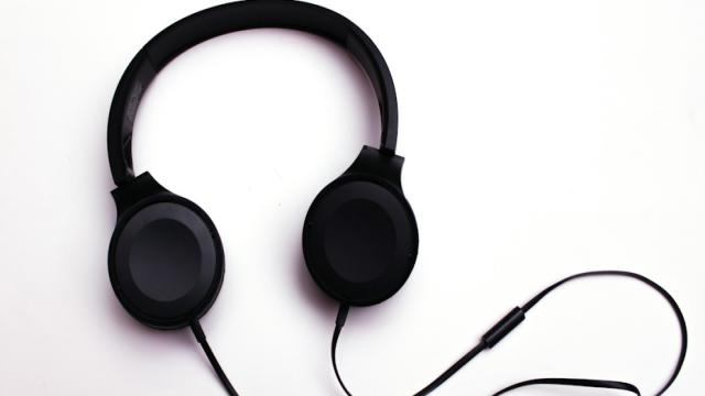Где слушать музыку в 2024 году? Сравнительный обзор музыкальных сервисов, доступных в России