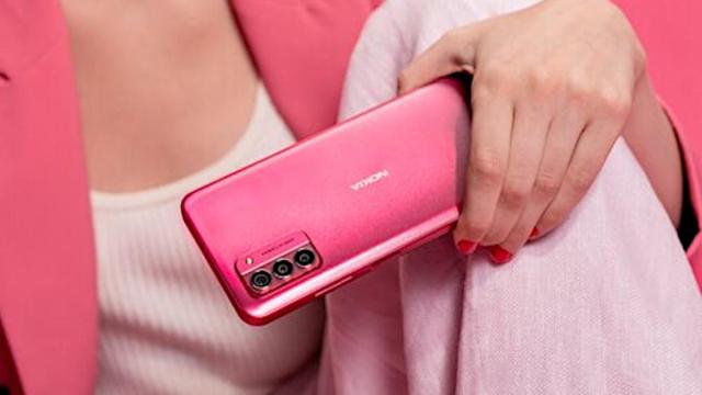 Вышла новая версия розового «барбифона» от Nokia