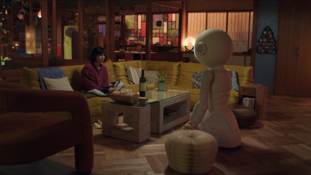Apple показала робота-гуманоида в новом сериале «Санни» от студии A24