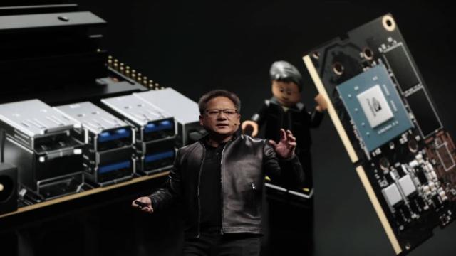 Глава NVIDIA утверждает, что компания продаёт клиентам не чипы, а ИИ-фабрики