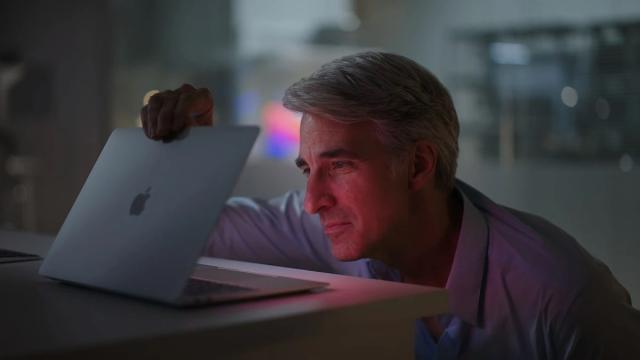 Назван главный виновник внедрения нейросетей и чат-ботов в iOS 18