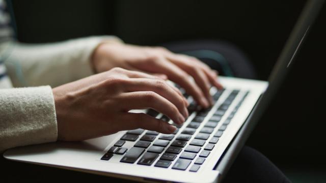 Нейросеть научили точно распознавать ненависть в соцсетях