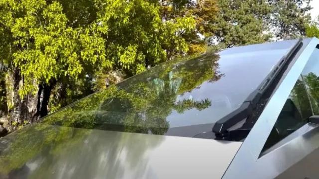 Производство пикапов Tesla Cybertruck приостановлено из-за проблем с приводом стеклоочистителя