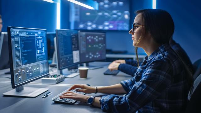 В России зарплаты IT-специалистов сократились на 8%