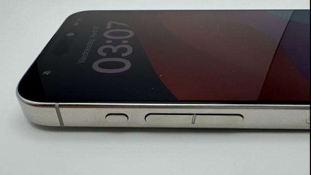 В сеть слили фото отмененного продукта Apple: таким мог быть iPhone 15 Pro