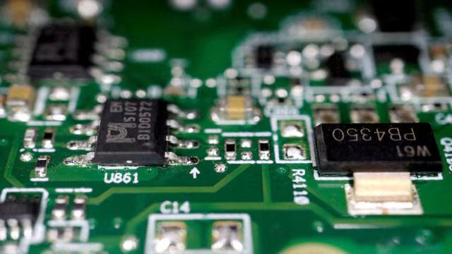 Еврокомиссия готовит почву для расследования в отношении китайских поставщиков дешёвых чипов