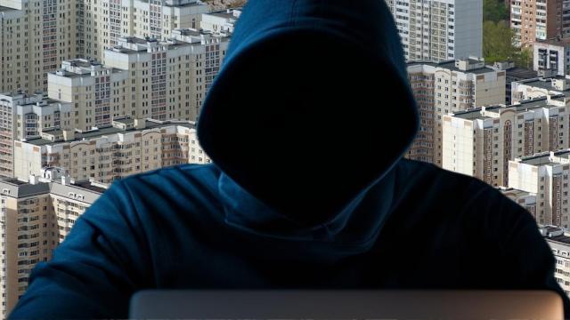 Мошенники начали «угонять» квартиры россиян через «Госуслуги»? Что известно на данный момент