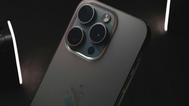 На iPhone 15 Pro запустили Windows 11