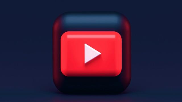 Пользователи YouTube жалуются на рекламу 18+ в приложении