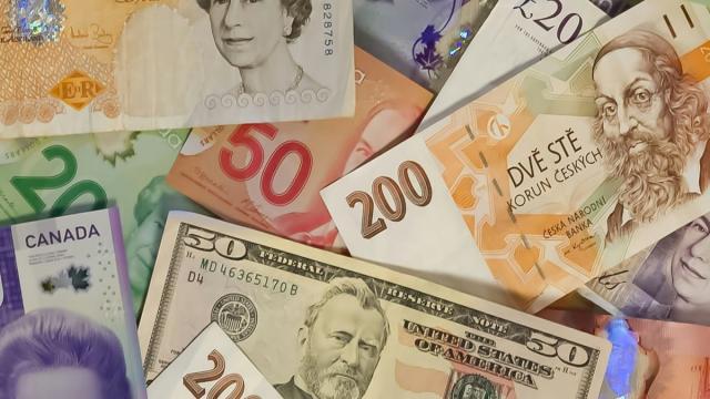 Представлены первые в мире банкноты с 3D-голограммами