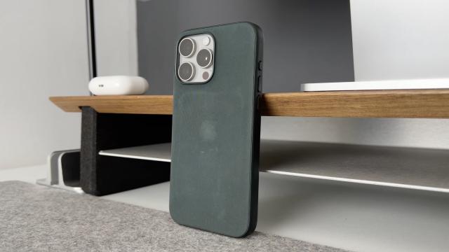 Apple в спешке распродаёт остатки своего самого провального продукта, чтобы поскорее забыть о нём