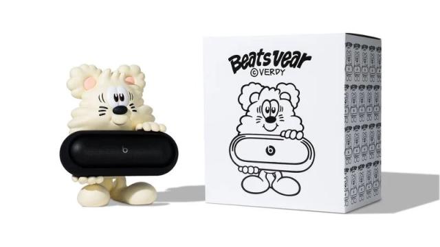 Beats и Verdy выпустили лимитированную подставку для колонки Pill в форме медведя