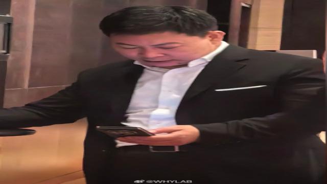 Бывший глава Huawei снова заснят с трикладушкой: что с толщиной?