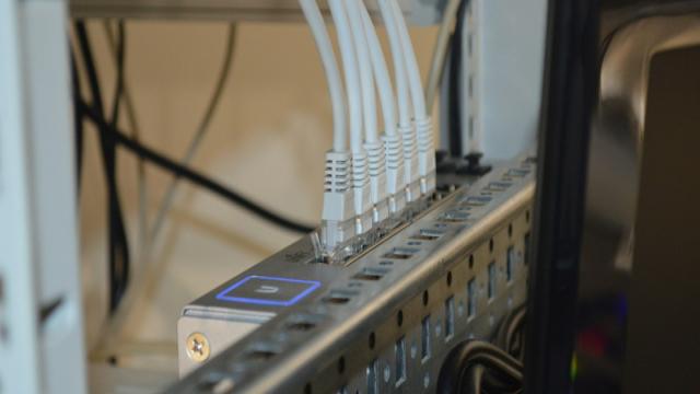 Жители Ленинградской области остались без интернета и телевидения