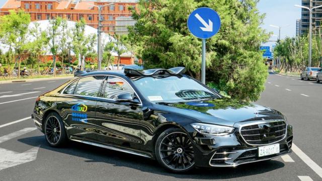 Полуавтоматические автомобили Mercedes-Benz получили разрешение на тестирование в Пекине