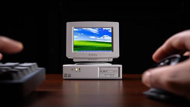 Энтузиаст в точности воссоздал мини-версию древнего компьютера на Windows XP. Получилось круто