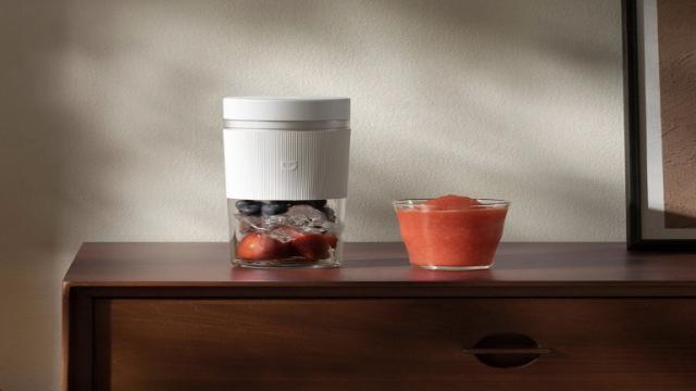 Xiaomi выпустила портативную соковыжималку Mijia Portable Juicer Cup 2. Стоит копейки, работает шустро