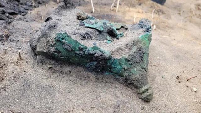 В Польше археологи нашли древний кельтский шлем из бронзы — ему 2300 лет
