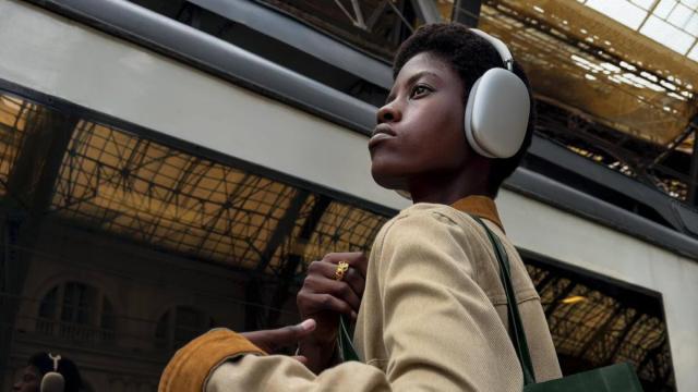 Вышли обновленные AirPods Max — полноразмерные наушники теперь с USB-C