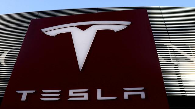 Для электрокаров Tesla создадут беспроводную зарядку