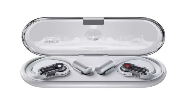 Карл Пэй показал странную новинку от Nothing. Куда это вообще надевать?!