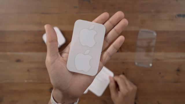 Наклейки с яблочком — все. Apple перестала их класть в комплекте с iPhone 16