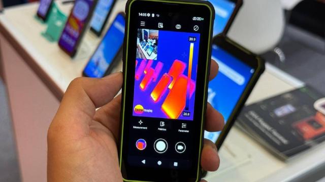 Российские журналисты увидели самый маленький смартфон с тепловизором на IFA 2024