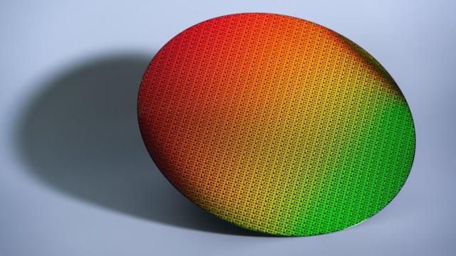 Существенную выручку Intel на контрактном направлении начнёт получать не ранее 2027 года