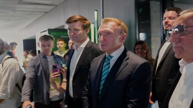 Технологические лидеры «Сколково» представили новейшие разработки Игорю Шувалову на Startup Village