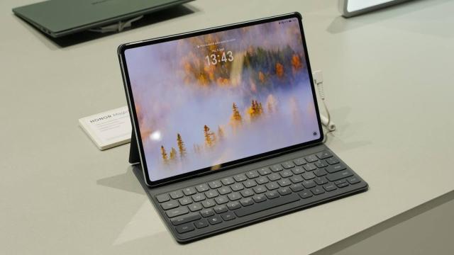Флагманский планшет Honor MagicPad 2 приедет в Россию: что известно