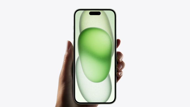 Цена огромного iPhone 15 Plus в России снизилась на 30%
