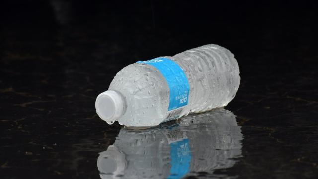 Что не так с бутилированной водой, и как прошел первый запуск «капсулы смерти»? Дайджест