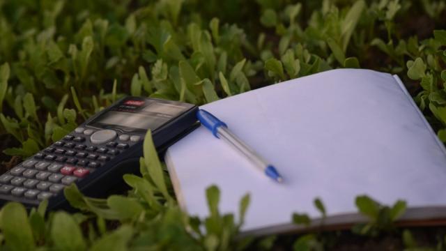 Этот школьный пример ставит в тупик взрослых: а у вас получится решить его правильно?