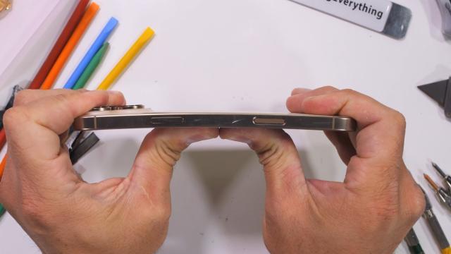 iPhone 16 Pro Max проверили на прочность. Apple опять смогла удивить