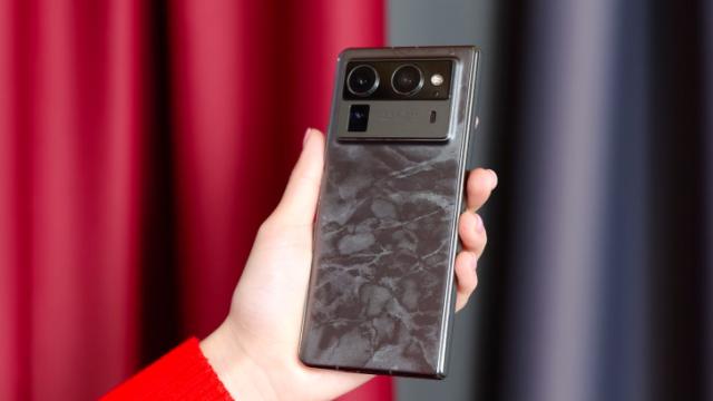 ВИДЕО: обзор Tecno Phantom V Fold 2 — «народный герой» в новом статусе