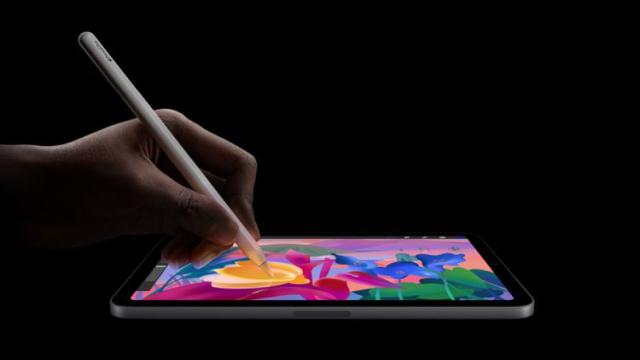 Некоторые сотрудники Apple оценивают отставание компании в области ИИ от конкурентов в два года