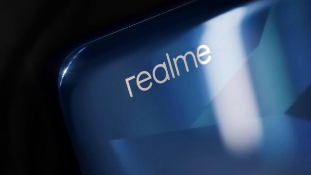 Новый патент раскрыл дизайн складного смартфона realme