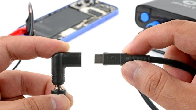 Специалисты iFixit разработали уникальный инструмент для замены батареи в iPhone 16