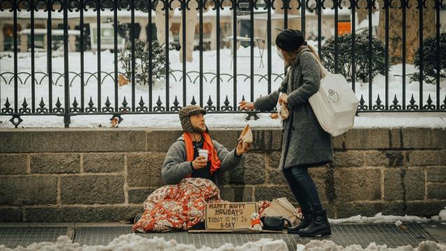 Бедных людей считают ненадежными: неожиданные выводы ученых
