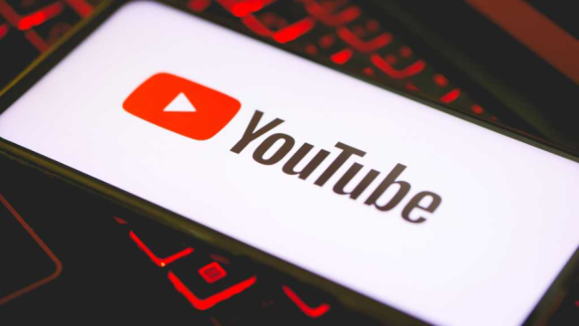 Власти уточнили, кто рассмотрит проблему YouTubе в России