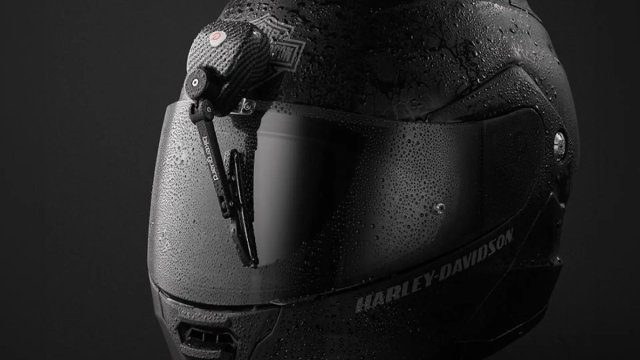 Стартап выпустил мини-дворники для мотошлема